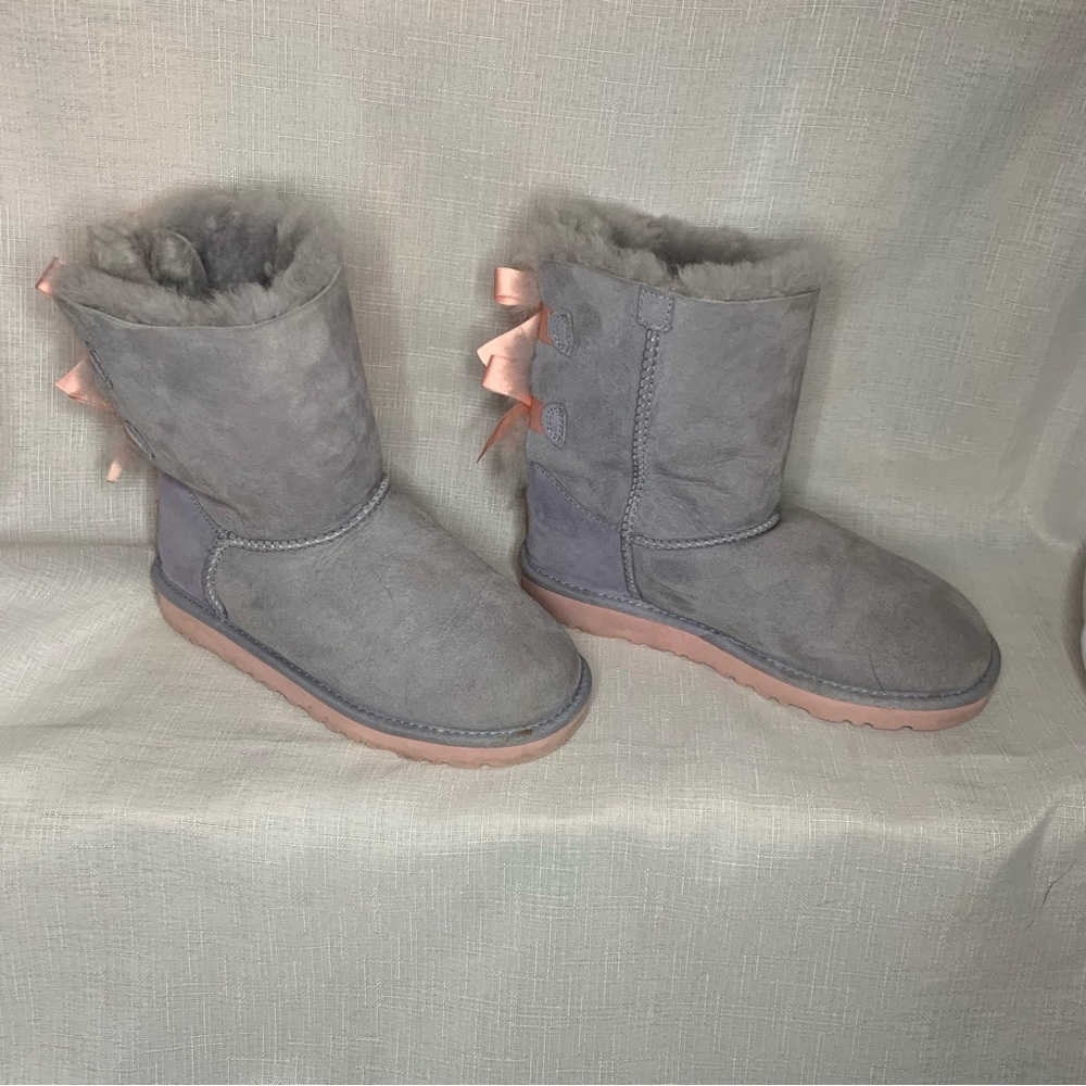 Ugg Australia Authentic Girls Rare Discontinued Color Grey/Goat and Pink Size 3
